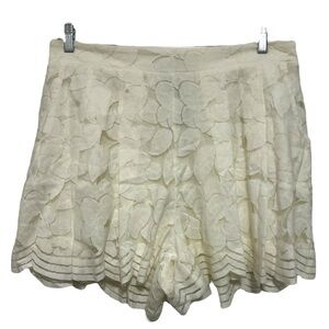 Torrid Ivory Scalloped Lace Shorts Women’s 1X NWT Floral Overlay